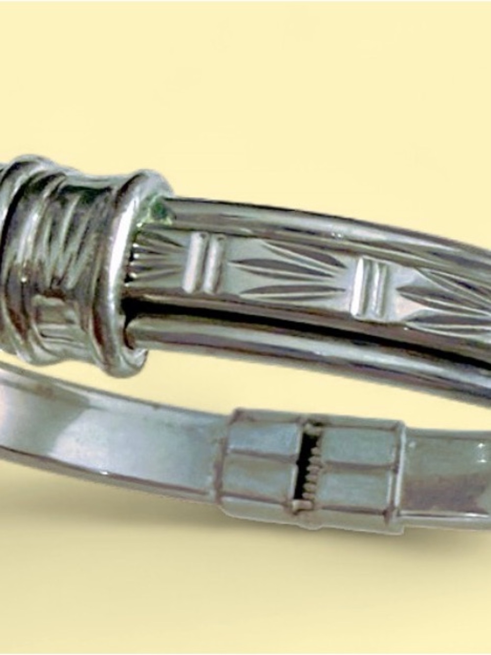 Vintage Silver Tone Hinged Bangle Bracelet Etched Design Box Clasp